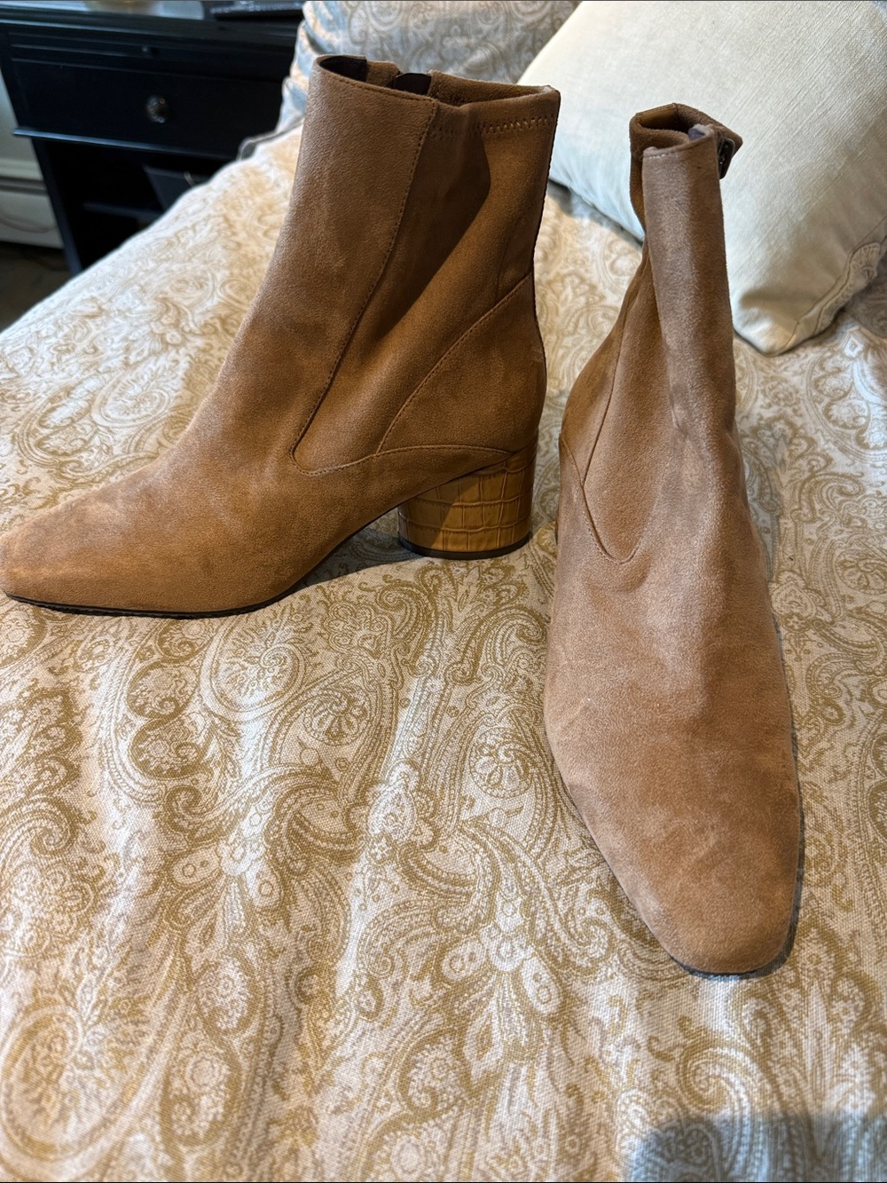 NWOT Donald Pliner Giddy Zip Up Ankle Boots - Picture 2 of 7
